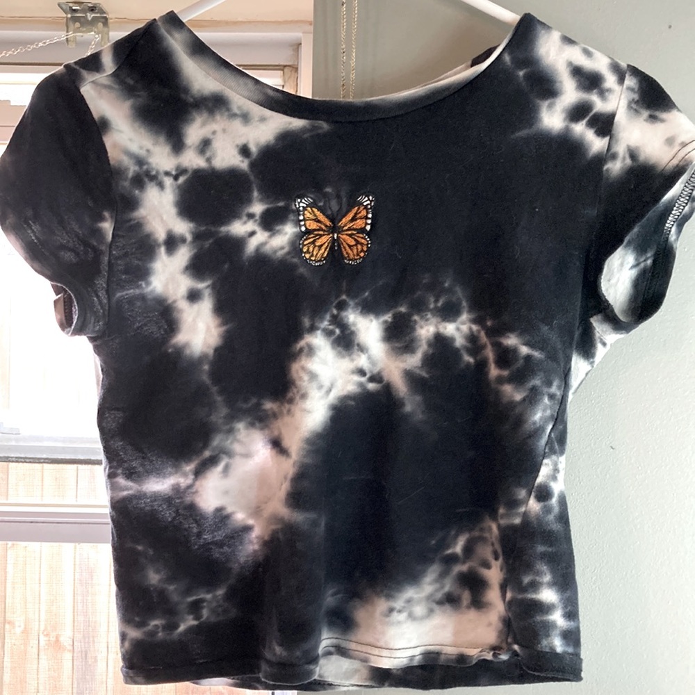 Cute cropped butterfly top. Worn once. Comfy. Hugs body shape